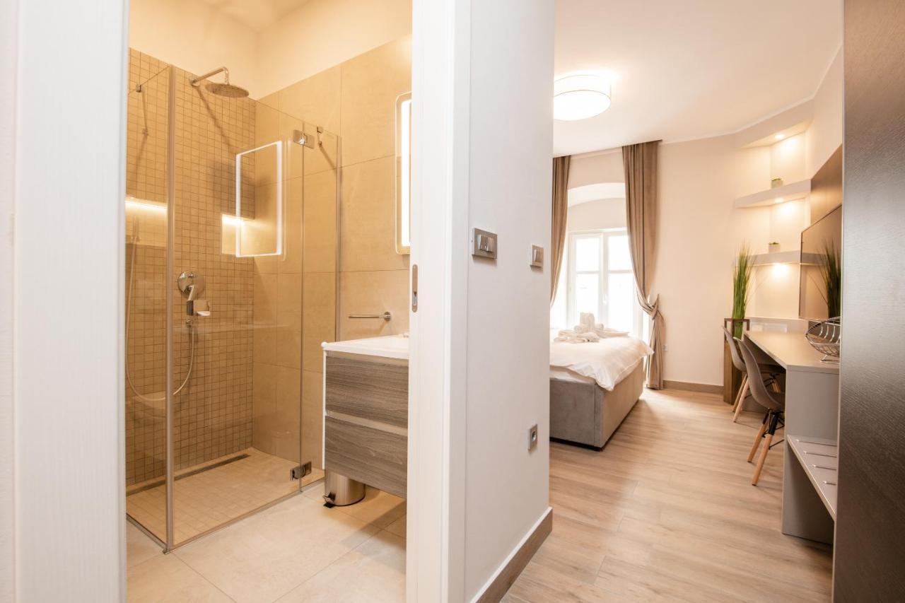 Deluxe Apartments & Rooms Revis Рийека Екстериор снимка