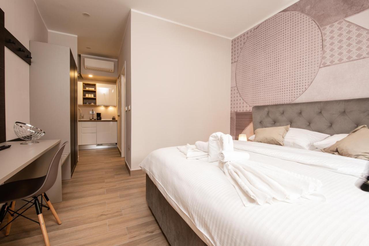 Deluxe Apartments & Rooms Revis Рийека Екстериор снимка