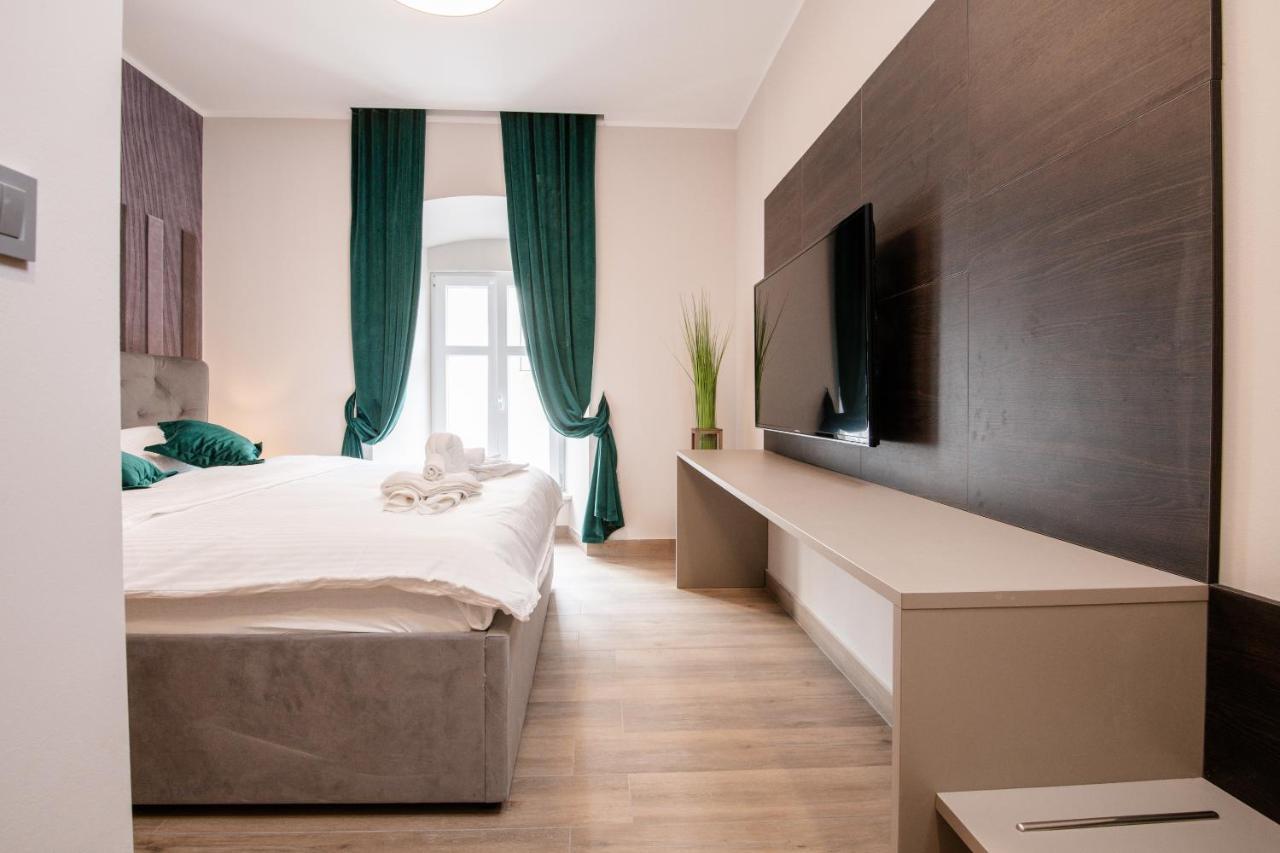 Deluxe Apartments & Rooms Revis Рийека Екстериор снимка