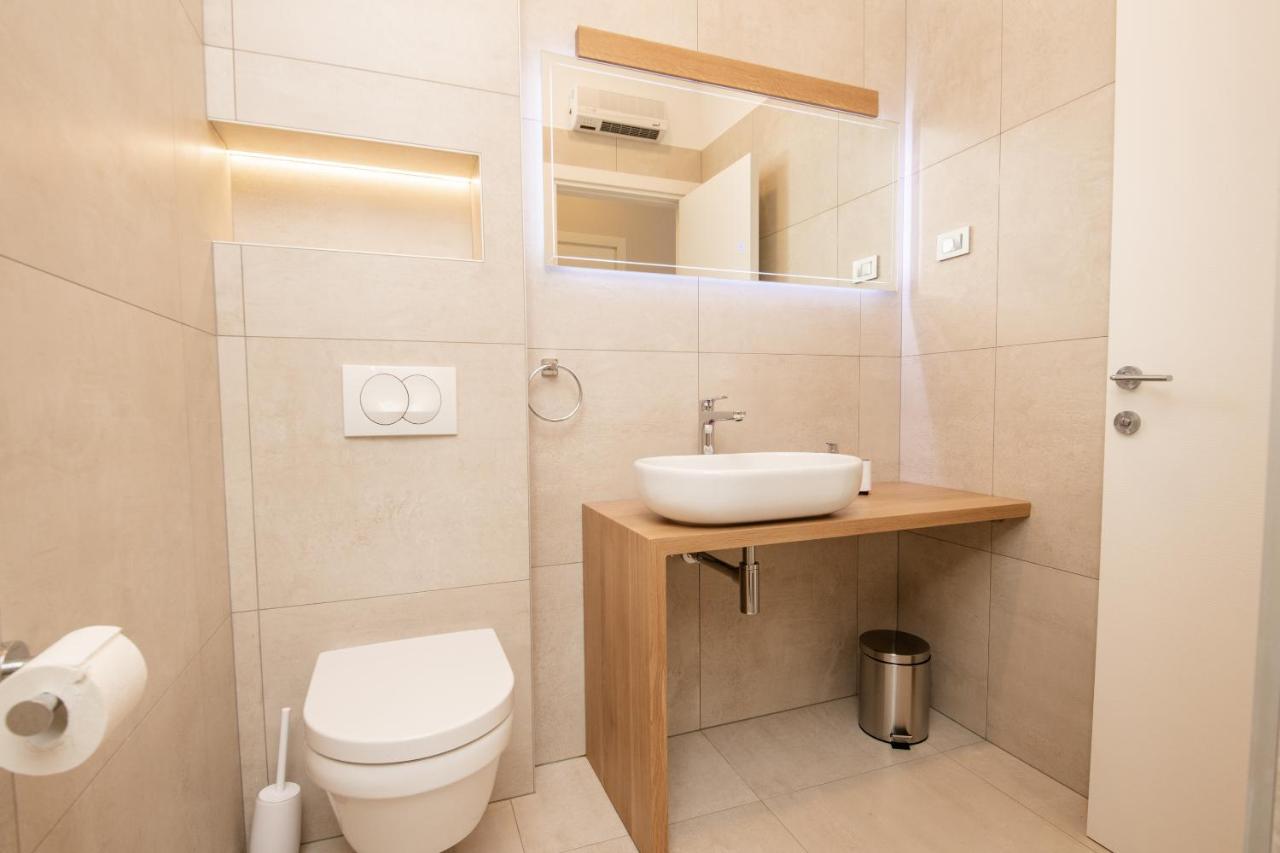 Deluxe Apartments & Rooms Revis Рийека Екстериор снимка